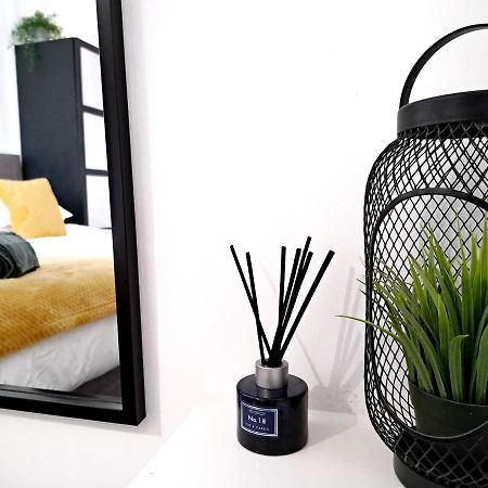 Stylish 2 Bed Apartment With Free Parking, Speed Wifi, Free Parking Colchester Ngoại thất bức ảnh