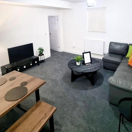 Stylish 2 Bed Apartment With Free Parking, Speed Wifi, Free Parking Colchester Ngoại thất bức ảnh