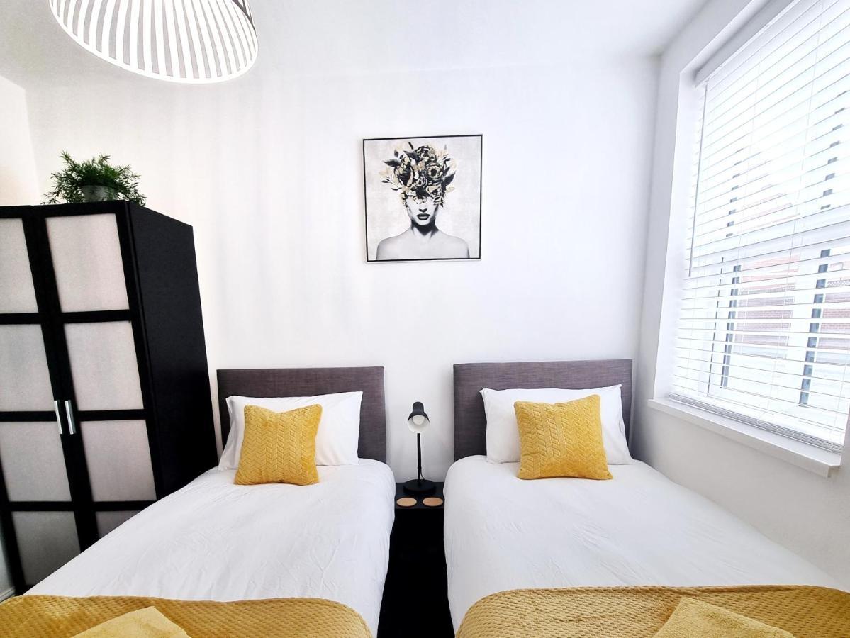 Stylish 2 Bed Apartment With Free Parking, Speed Wifi, Free Parking Colchester Ngoại thất bức ảnh