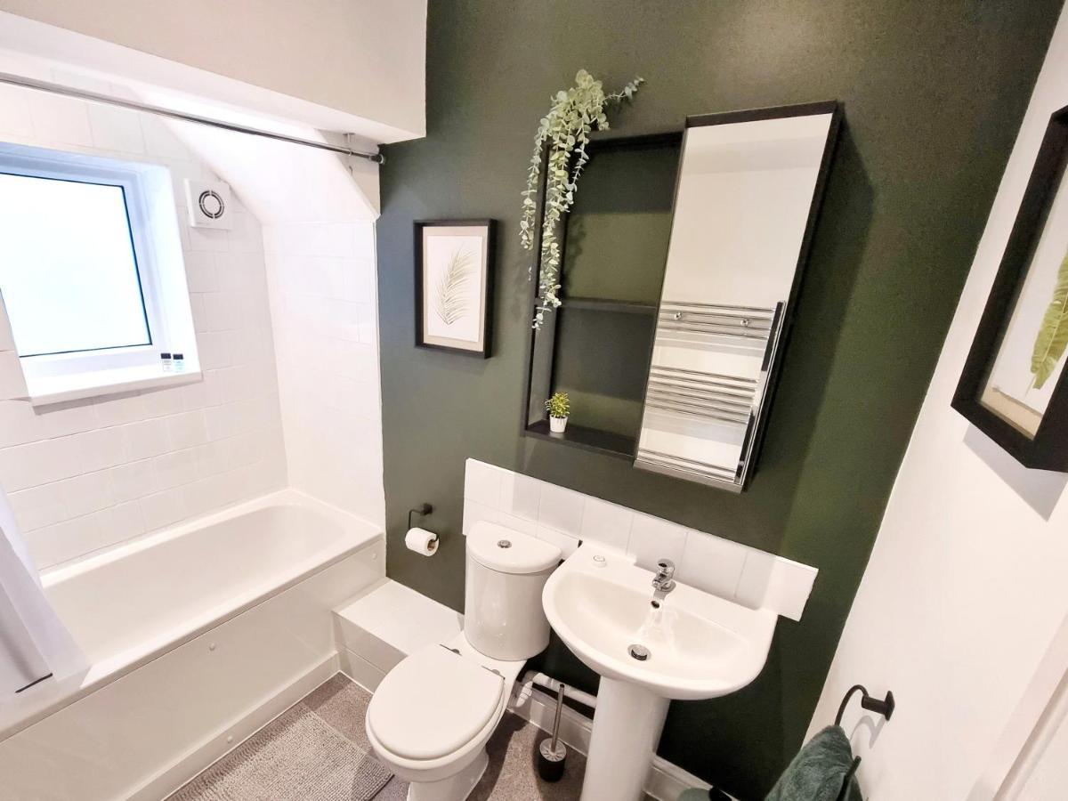 Stylish 2 Bed Apartment With Free Parking, Speed Wifi, Free Parking Colchester Ngoại thất bức ảnh